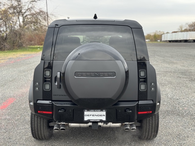 2026 Land Rover Defender 110 X-Dynamic SE photo 4