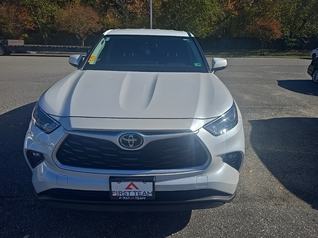 2023 Toyota Highlander LE photo 2