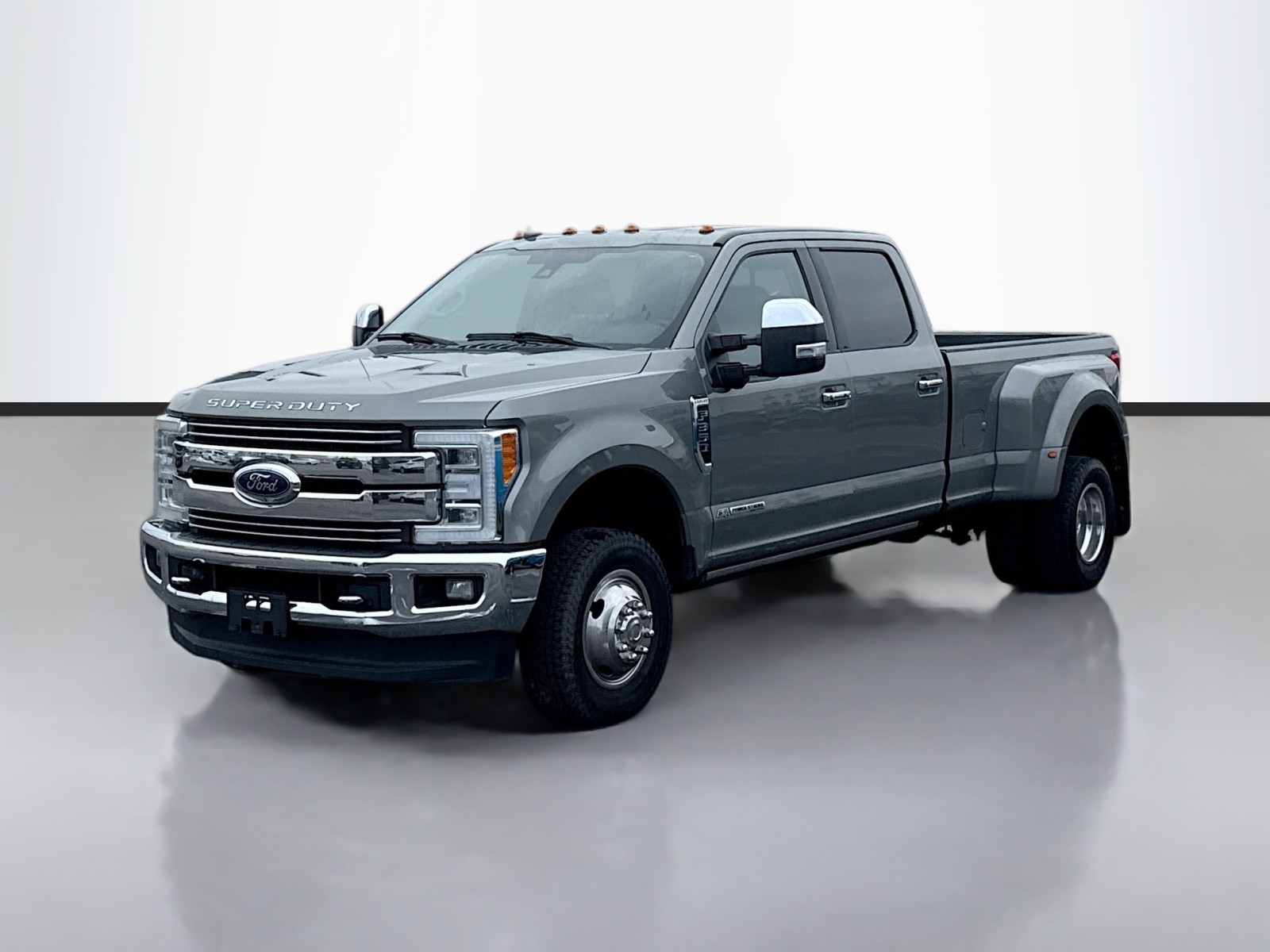 2019 Ford F-350 Super Duty Lariat's photo