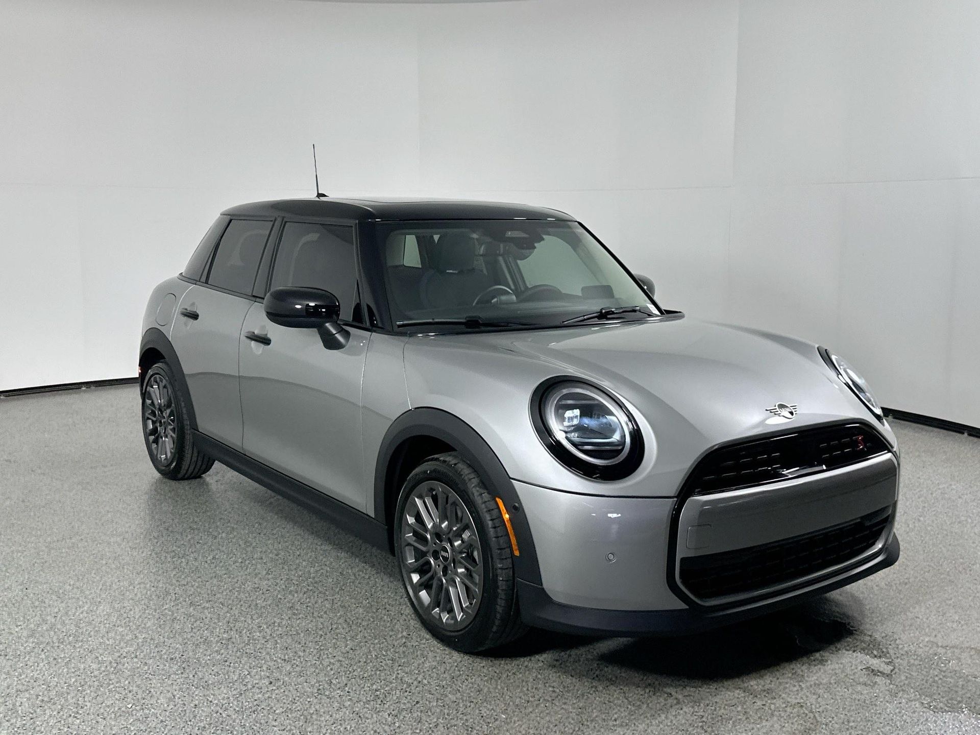 2025 Mini Cooper 4 Door Hardtop Signature photo 3