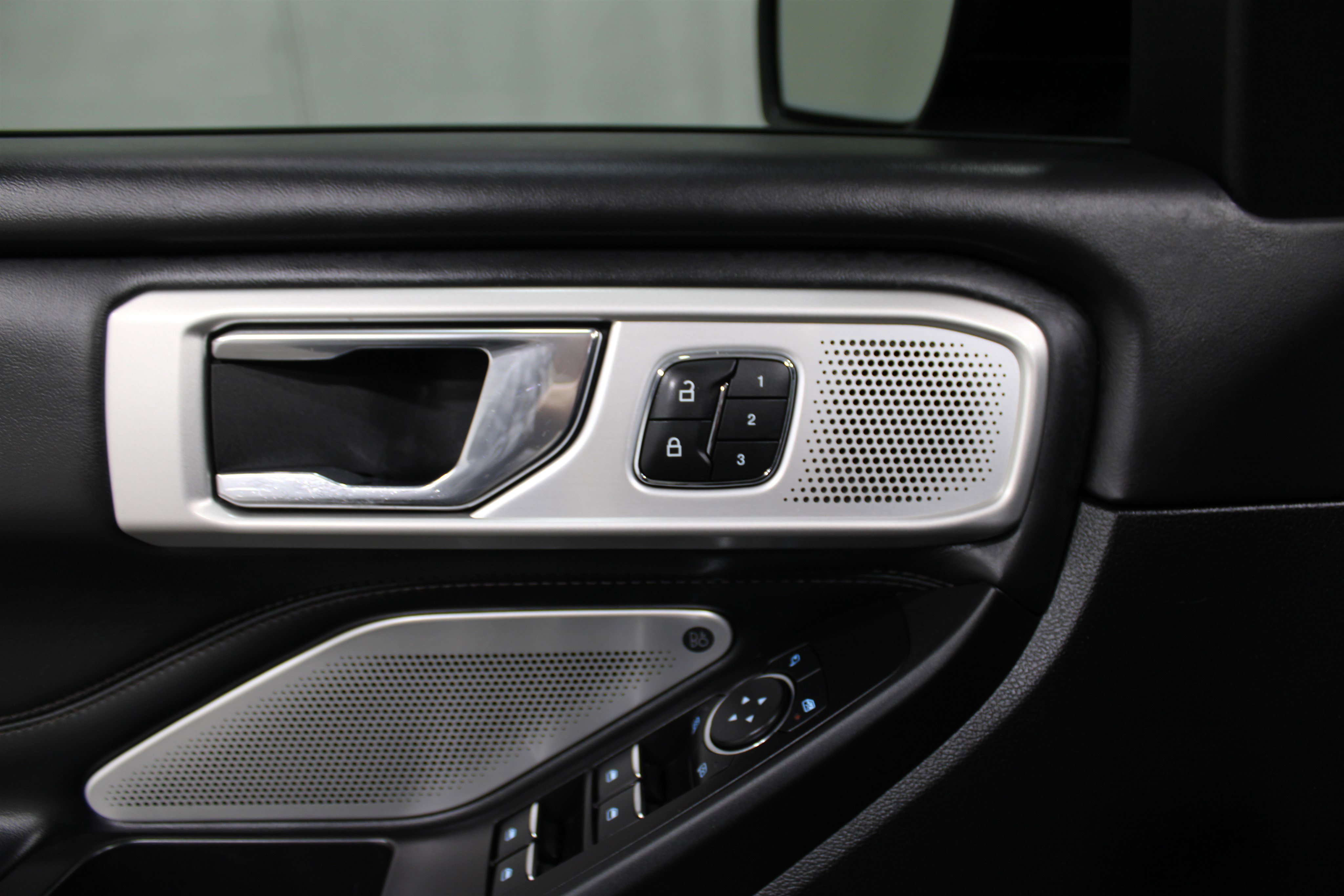 2020 Ford Explorer Platinum photo 3