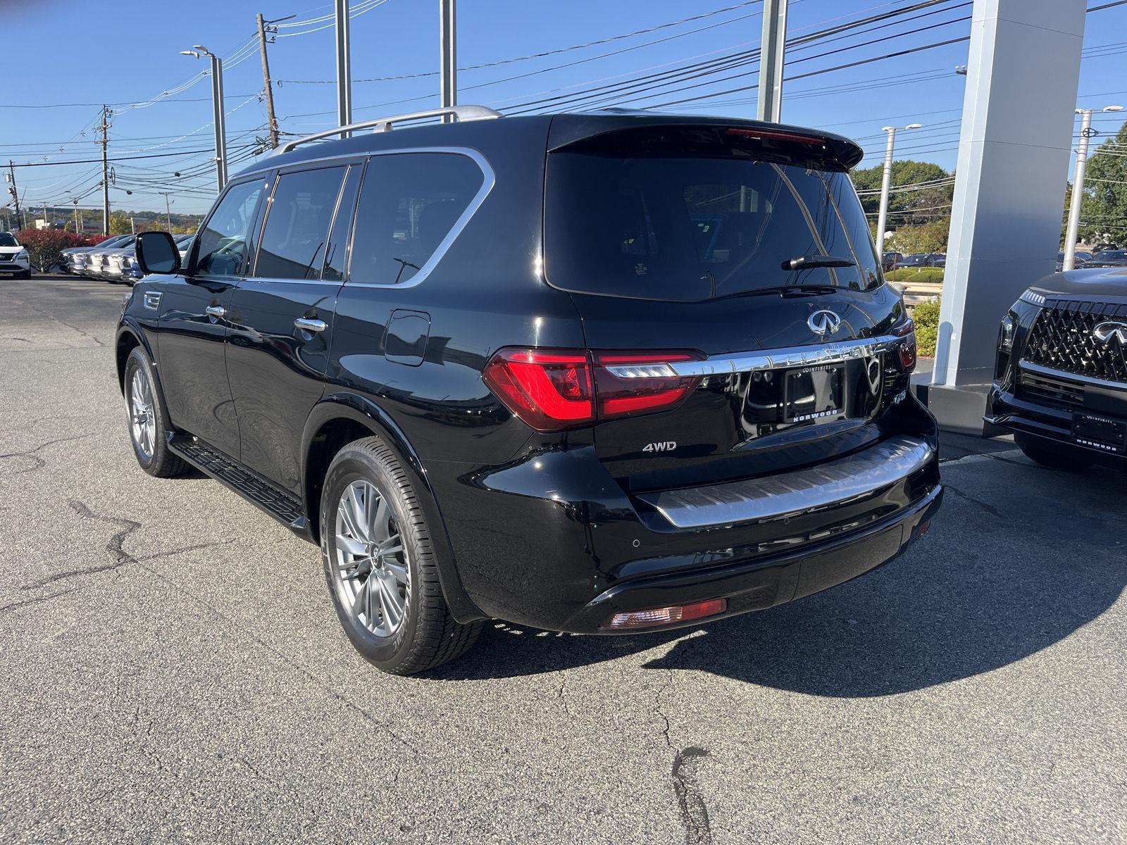 2022 Infiniti QX80 Luxe photo 3