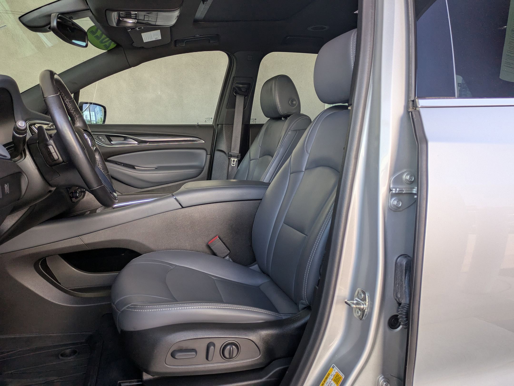 2022 Buick Enclave Essence photo 13