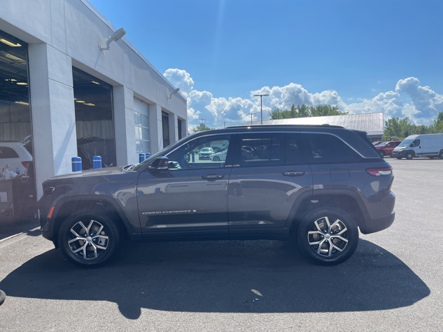 2025 Jeep Grand Cherokee Limited photo 4