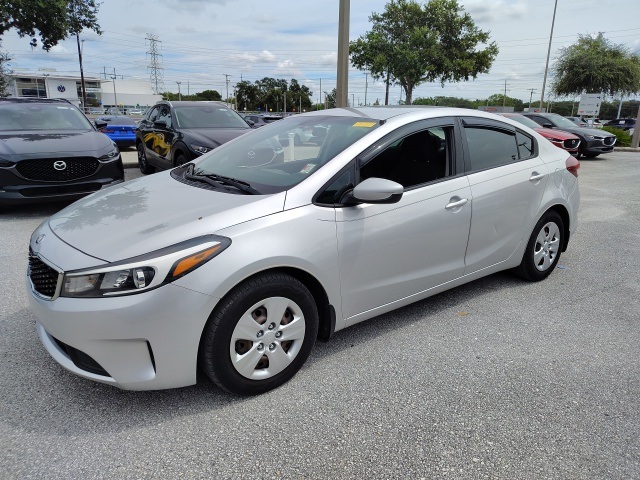 2018 Kia Forte LX Base photo 3