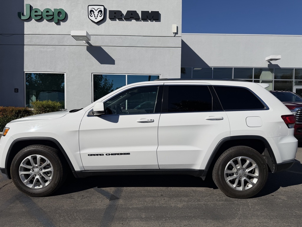 2021 Jeep Grand Cherokee Laredo E photo 3