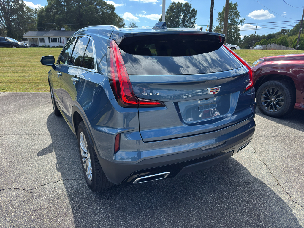 2025 Cadillac XT4 Premium Luxury photo 3