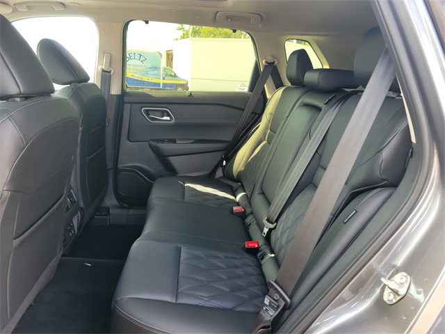 2026 Nissan Rogue Platinum photo 12