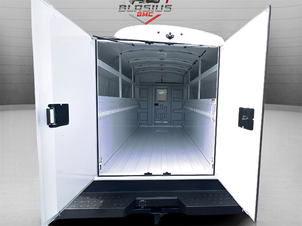 2025 Gmc Savana Cutaway 3500 photo 14