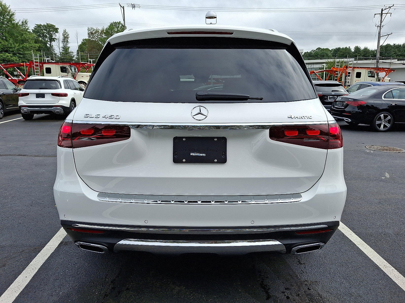 2026 Mercedes Benz GLS 450 4MATIC photo 4
