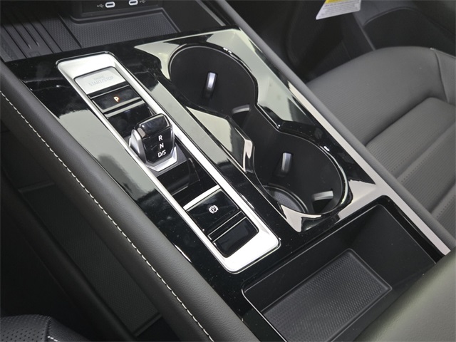 2025 Volkswagen Atlas Cross Sport SEL R-Line photo 13