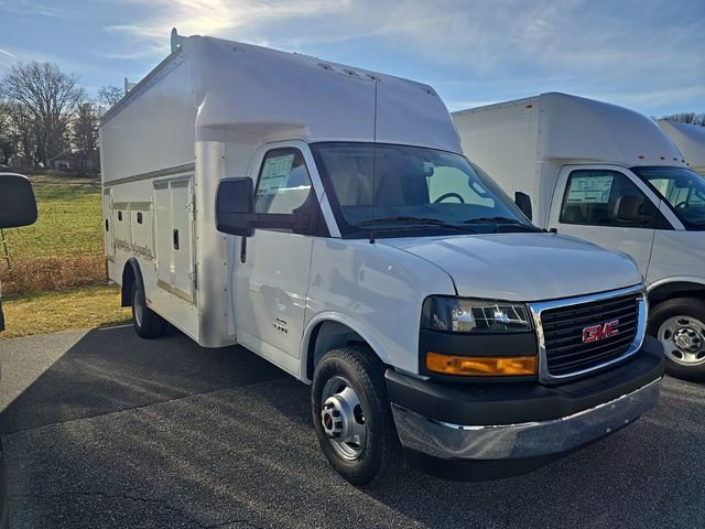 2025 Gmc Savana Cutaway photo 3