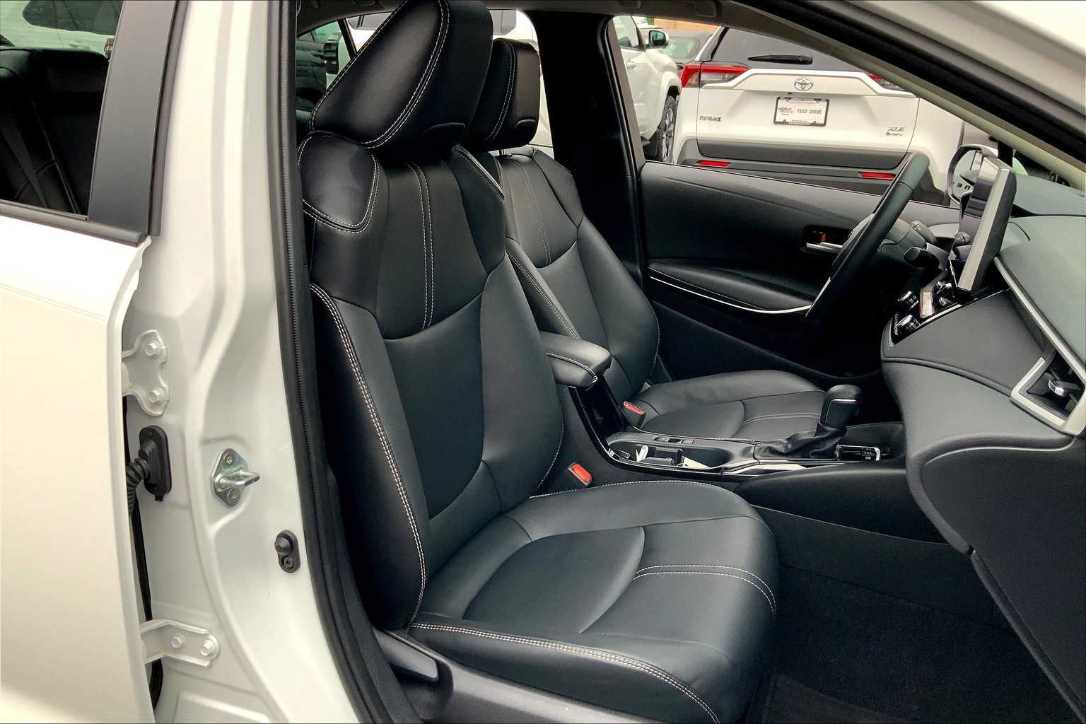 2025 Toyota Corolla Hybrid XLE photo 8