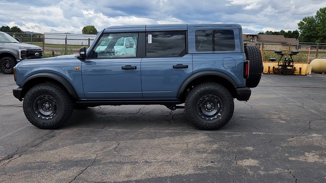 2025 Ford Bronco Badlands photo 3