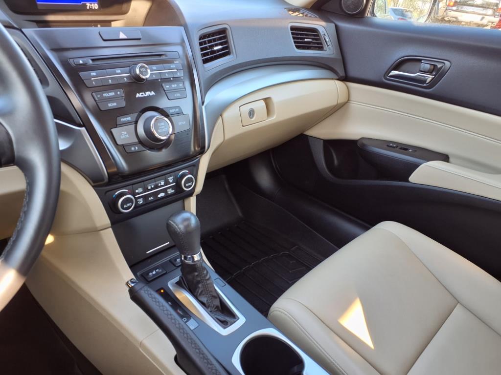 2016 Acura ILX Base Plus photo 13