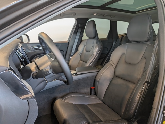 2022 Volvo XC60 Inscription photo 12