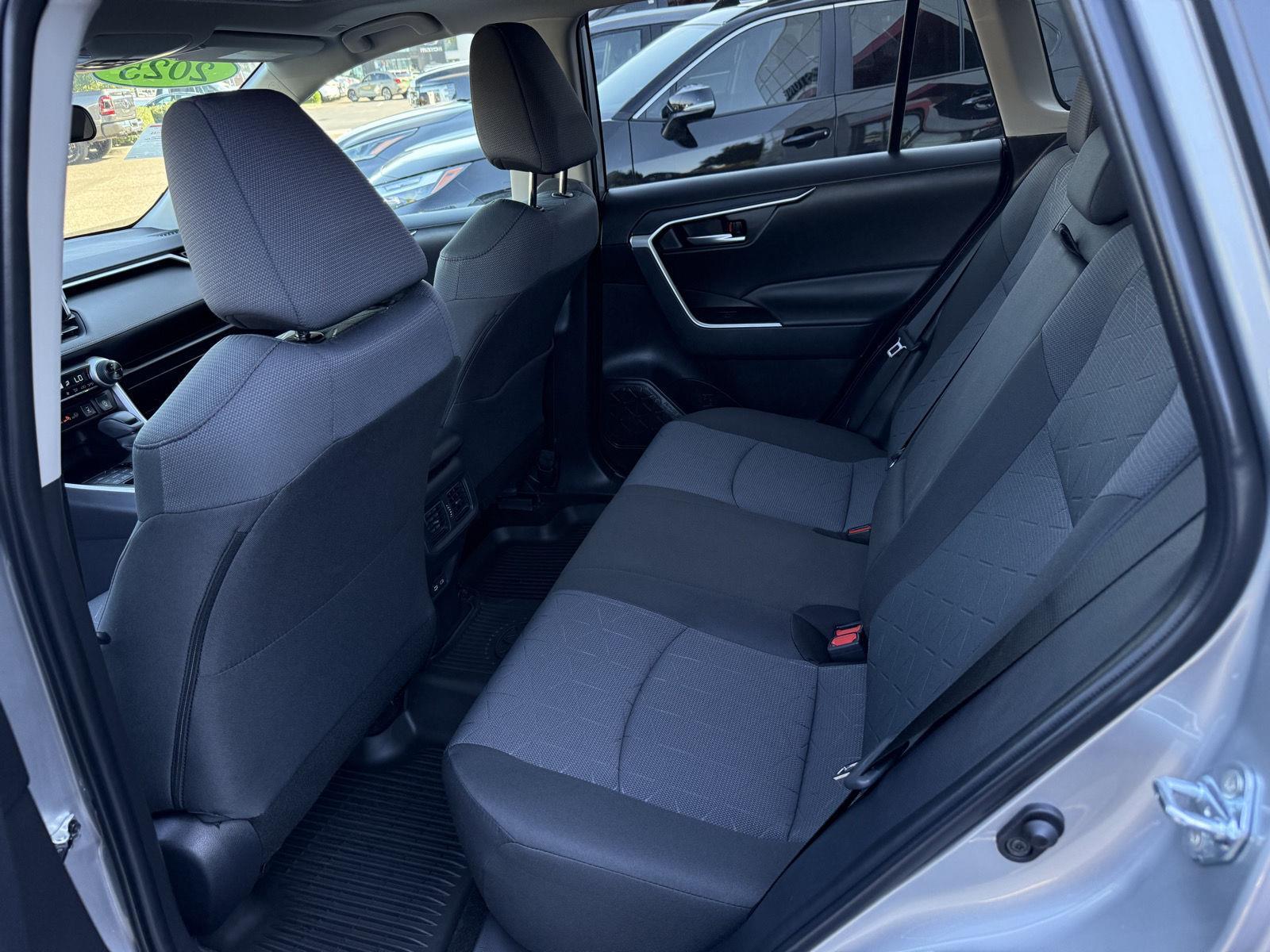 2025 Toyota RAV4 XLE photo 13
