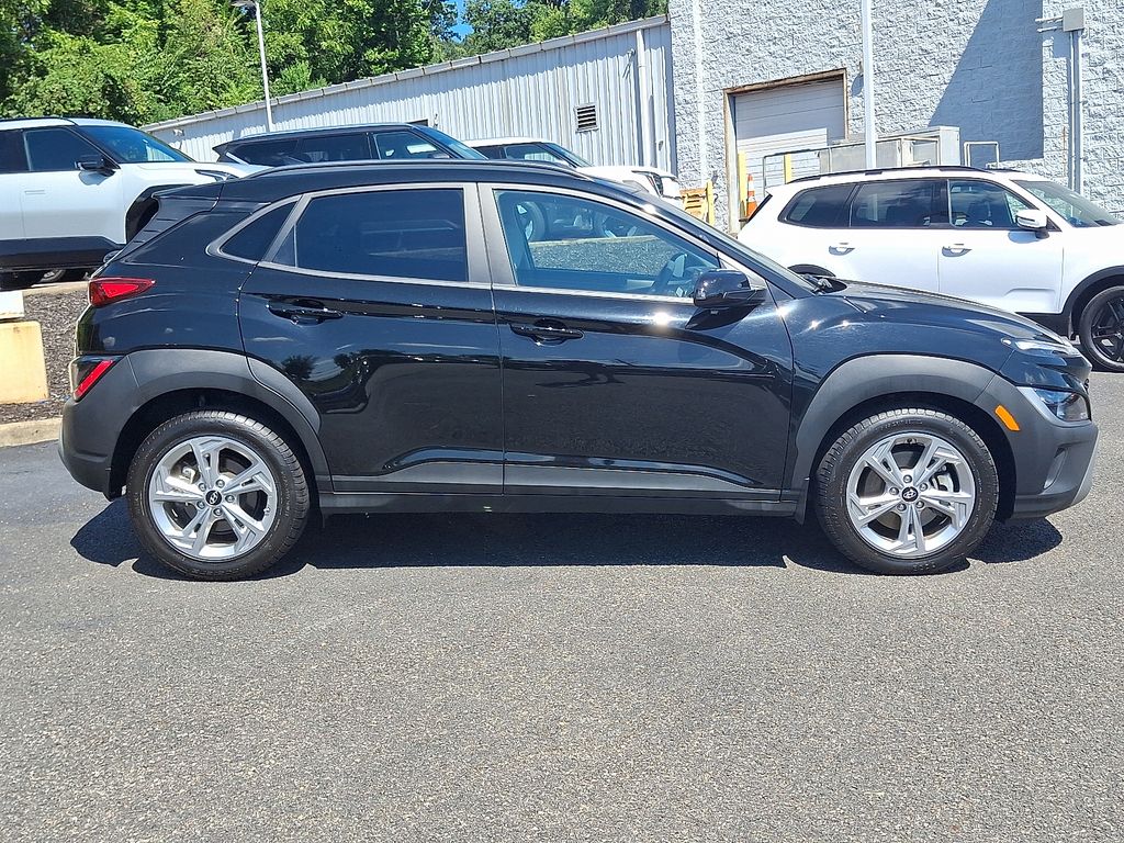 2023 Hyundai Kona SEL photo 3