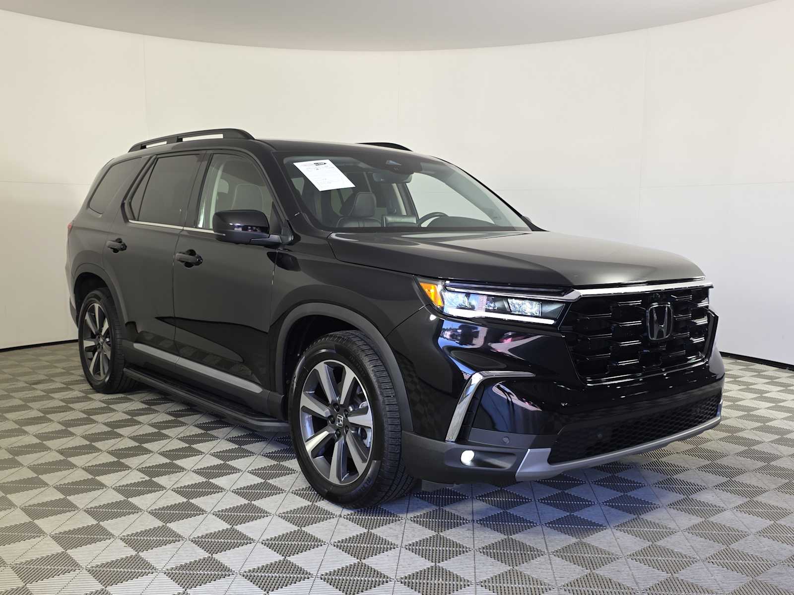 2023 Honda Pilot Elite's photo