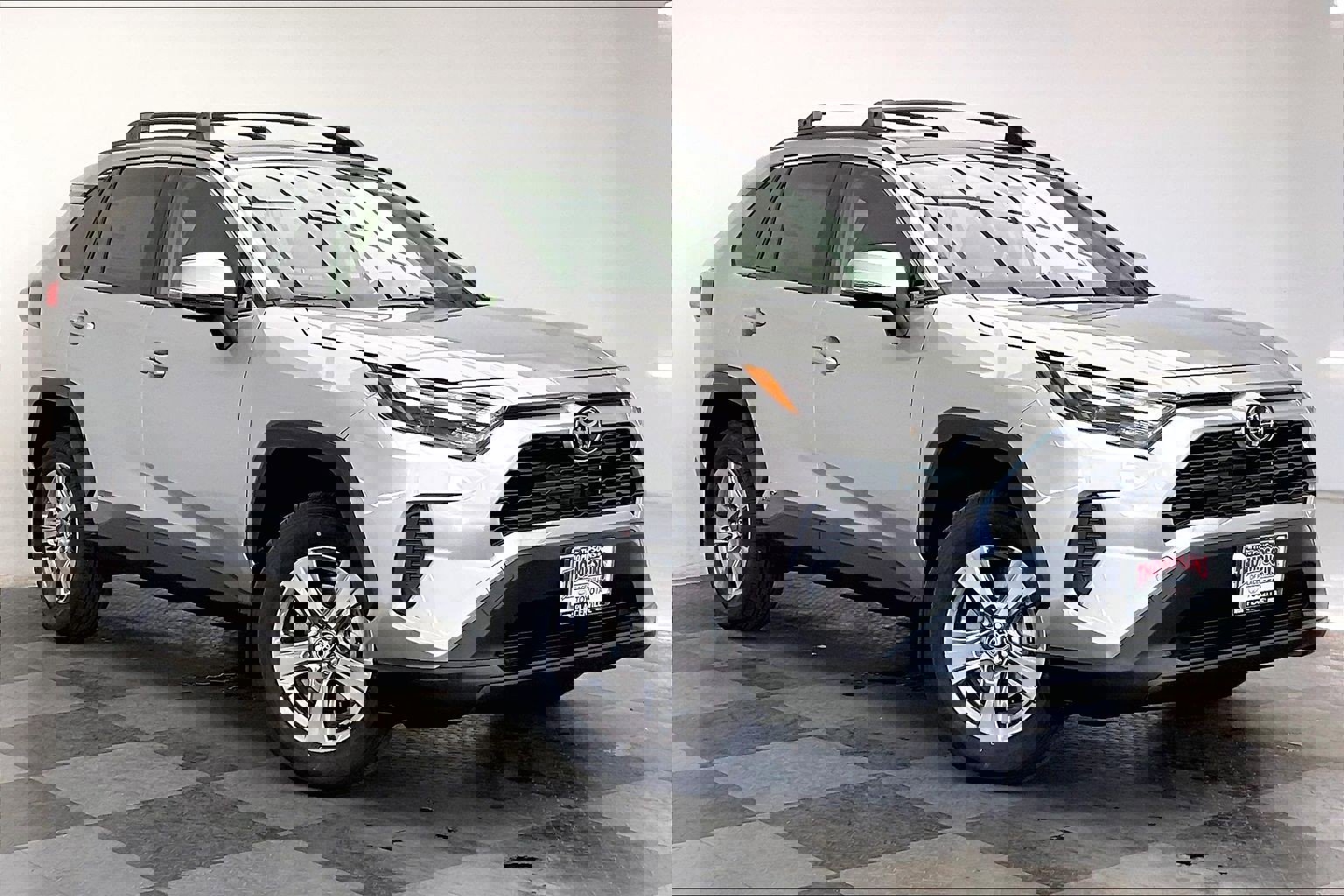 2025 Toyota RAV4 XLE's photo