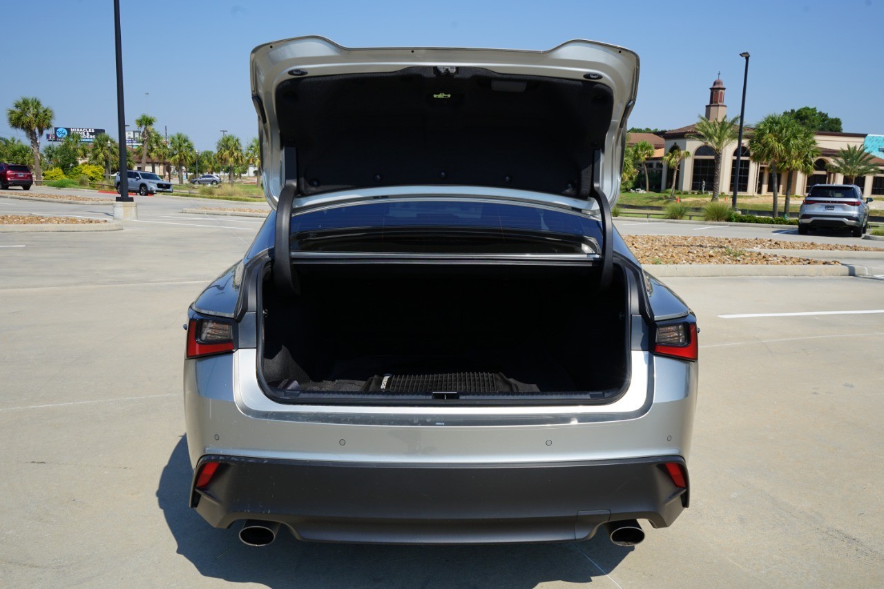 2023 Lexus IS 300 photo 32