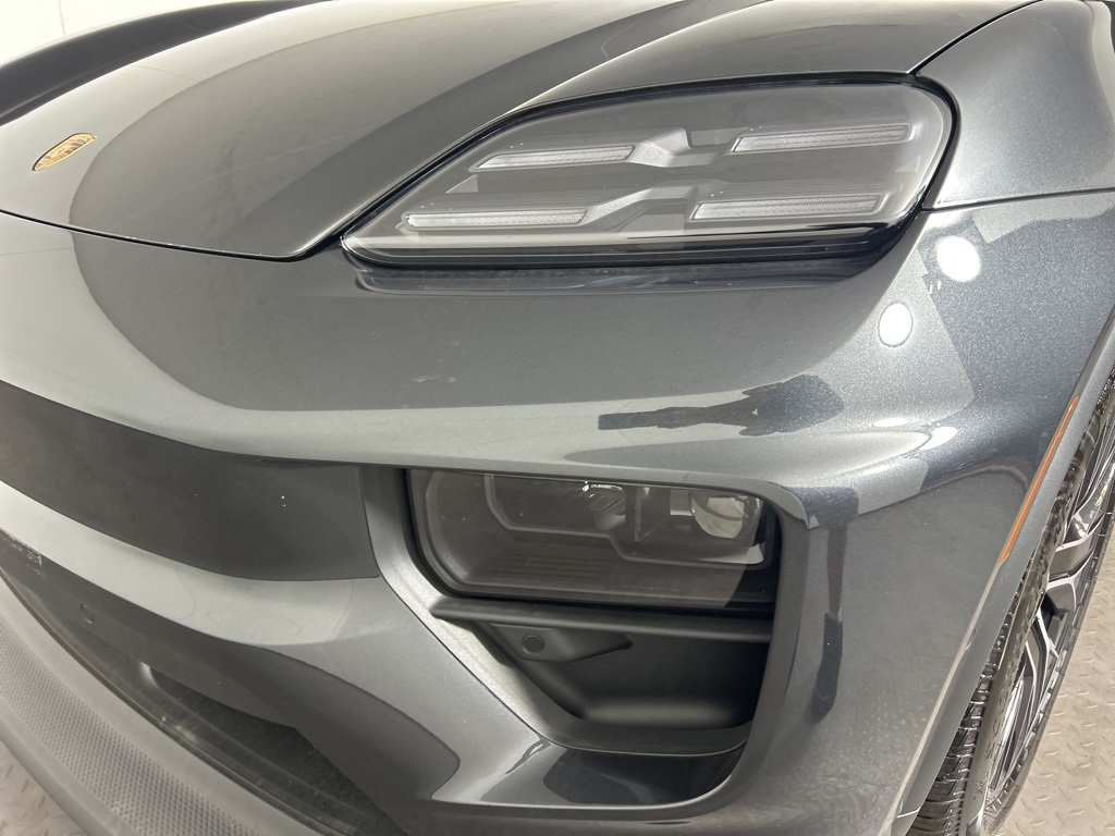 2025 Porsche Macan Electric 4 photo 24