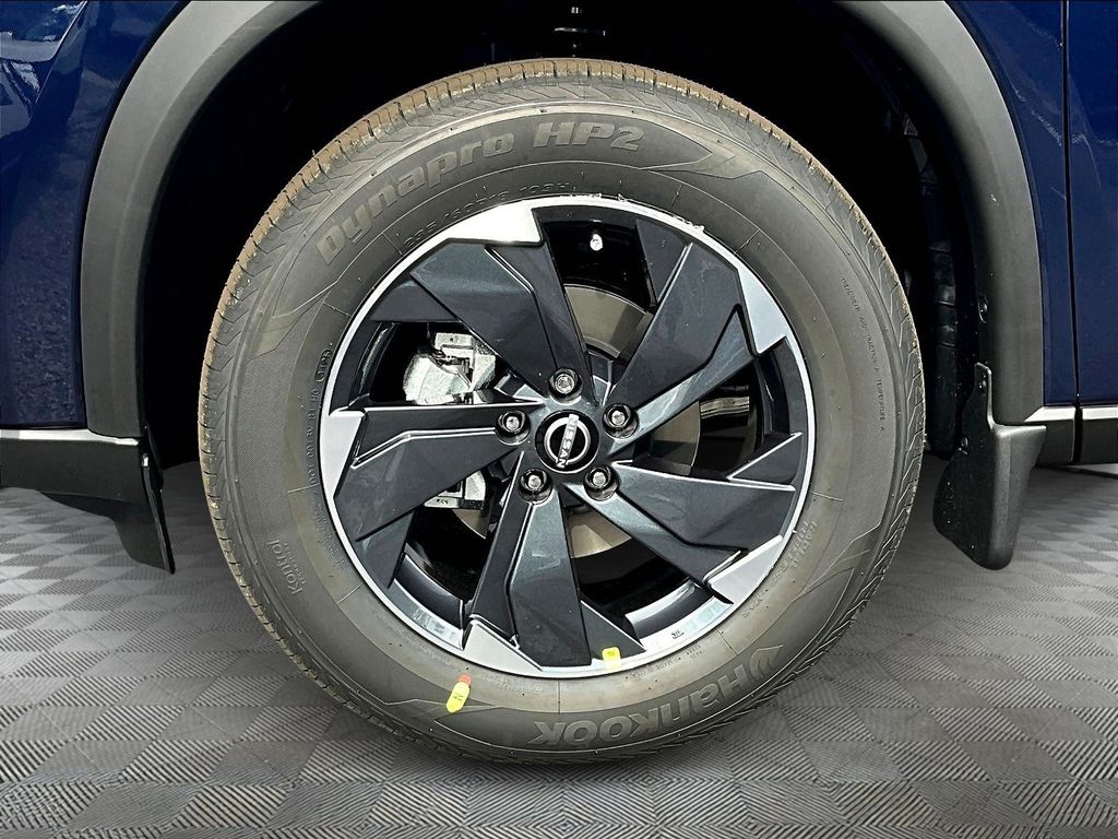 2026 Nissan Rogue SV photo 10
