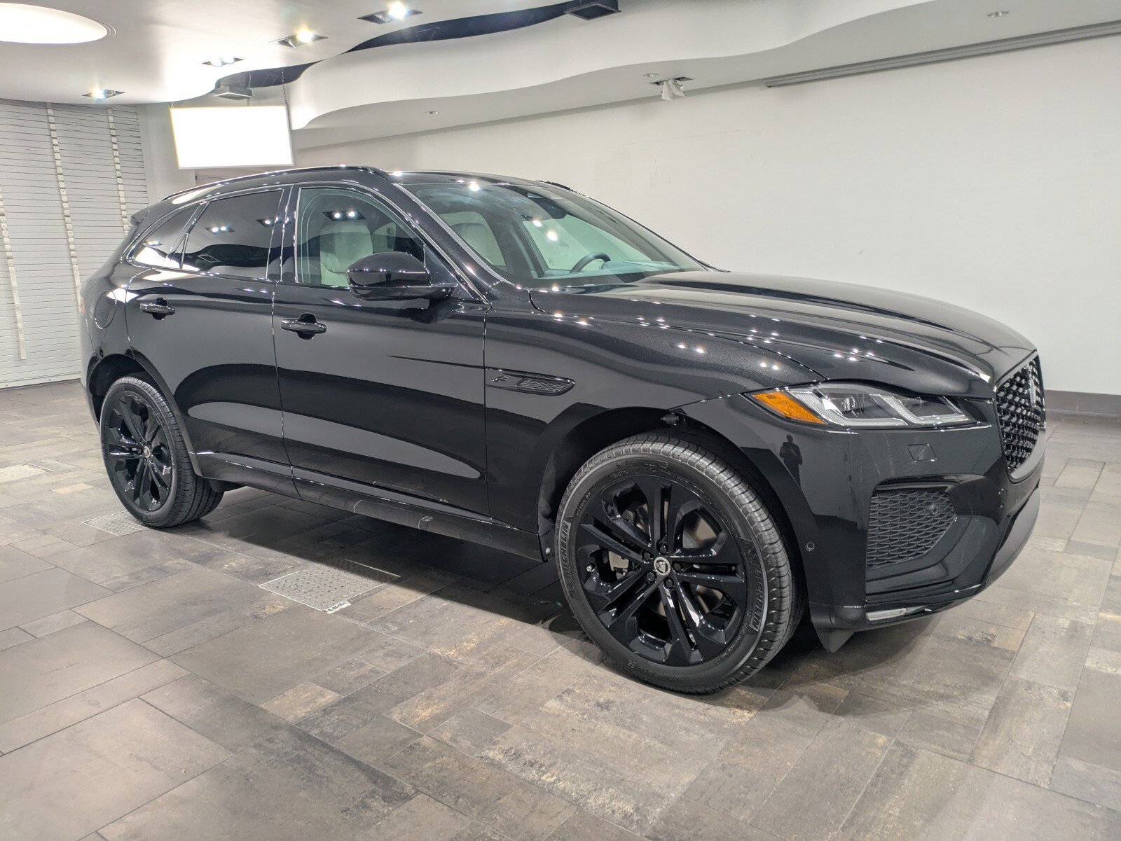 2026 Jaguar F-PACE R-Dynamic S P250 photo 24