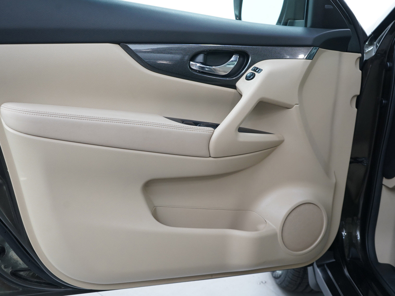 2016 Nissan Rogue SL photo 17