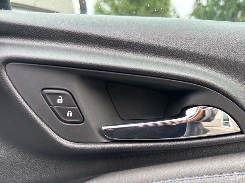 2025 Chevrolet Trax LT photo 32