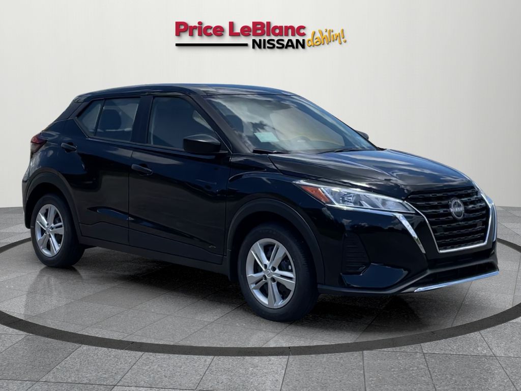 2025 Nissan KICKS PLAY Base's photo