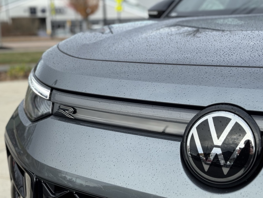 2026 Volkswagen Tiguan SE R-Line Black photo 2