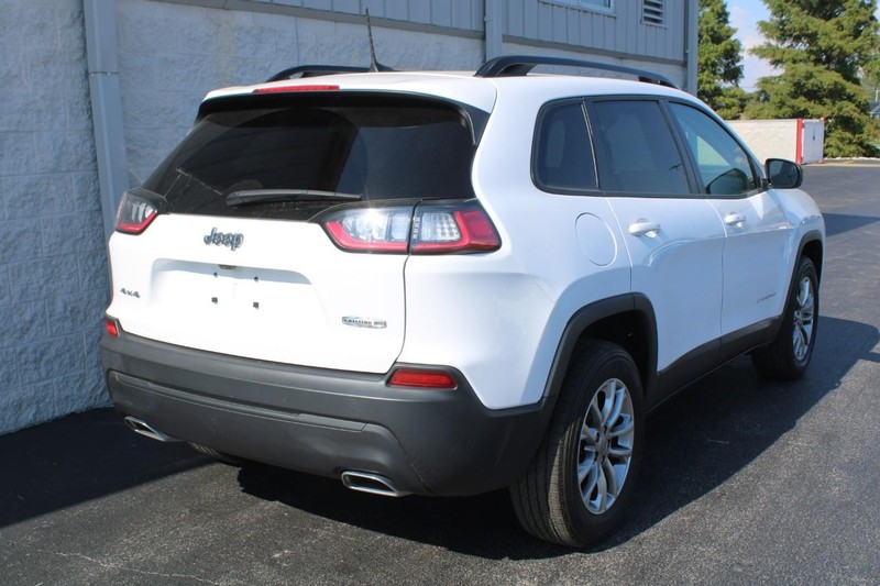 2022 Jeep Cherokee Latitude Lux photo 2