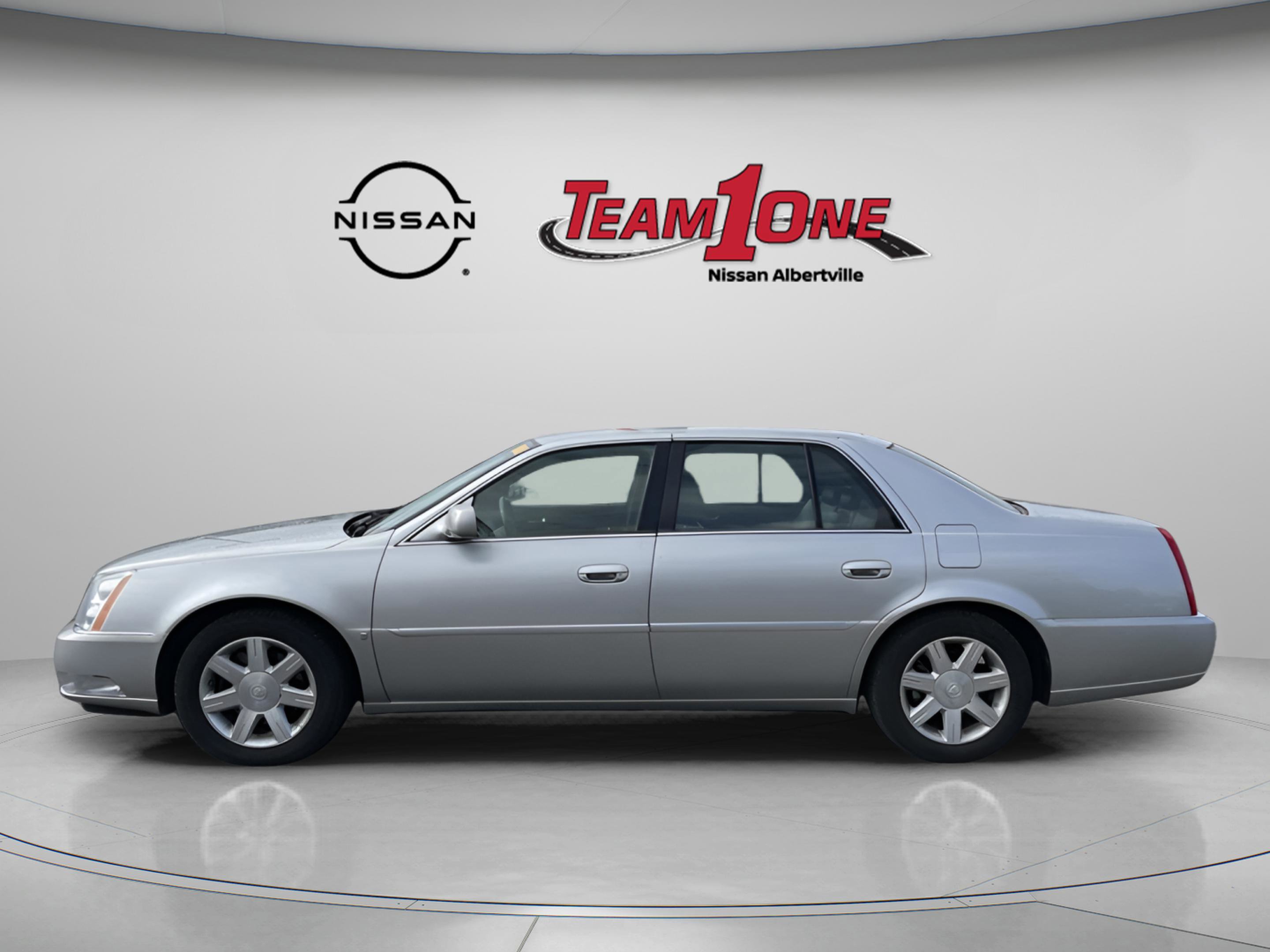 2007 Cadillac DTS Luxury I photo 2
