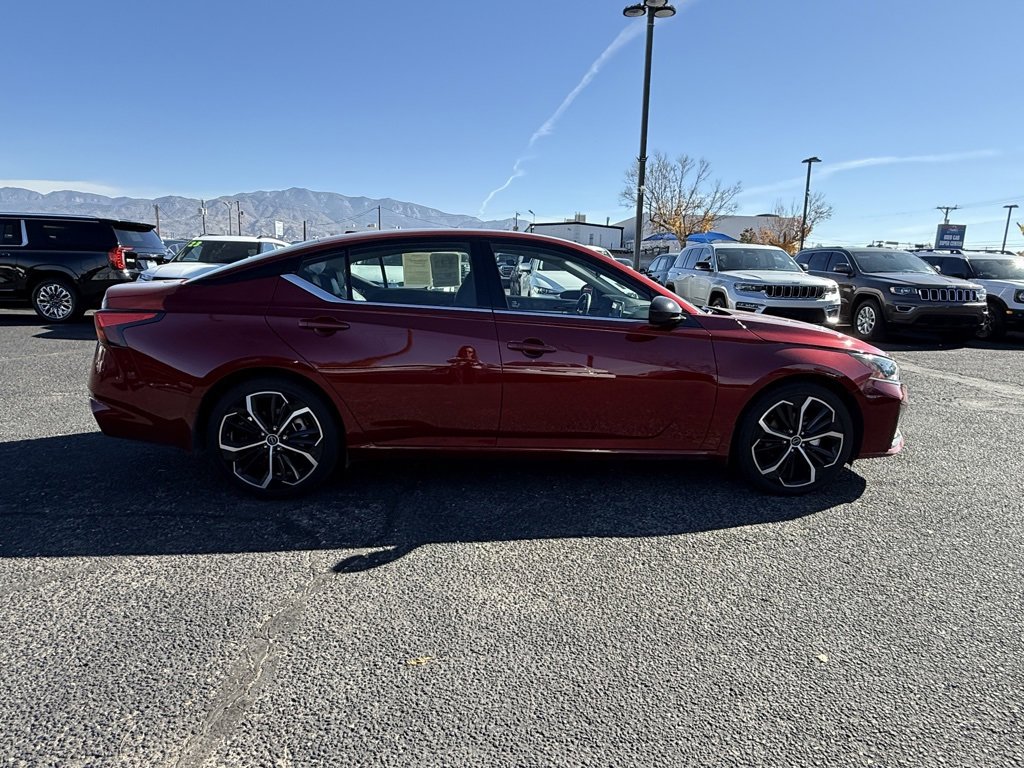 2024 Nissan Altima 2.5 SR photo 4
