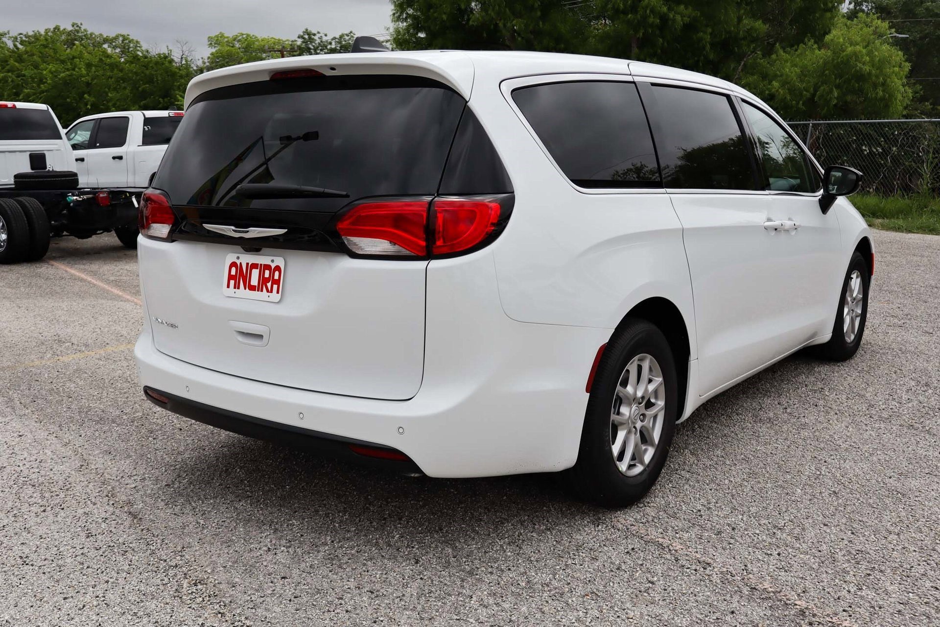 2025 Chrysler Voyager LX photo 8