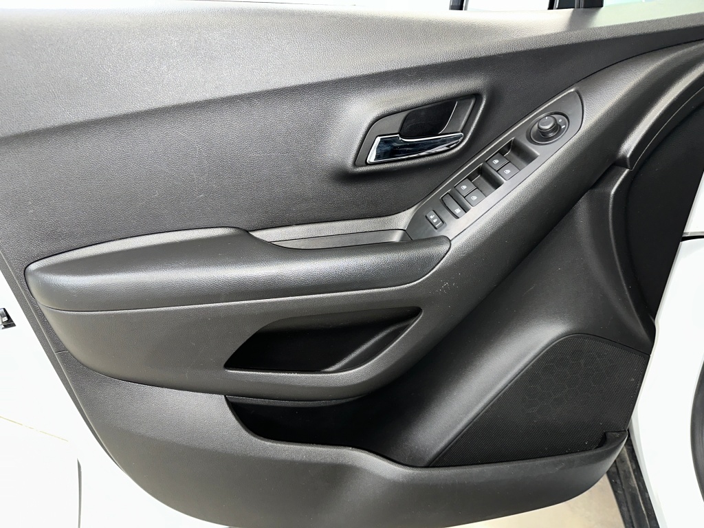 2022 Chevrolet Trax LT photo 4