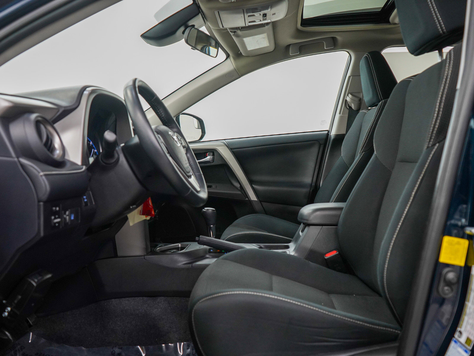 2017 Toyota RAV4 XLE photo 18