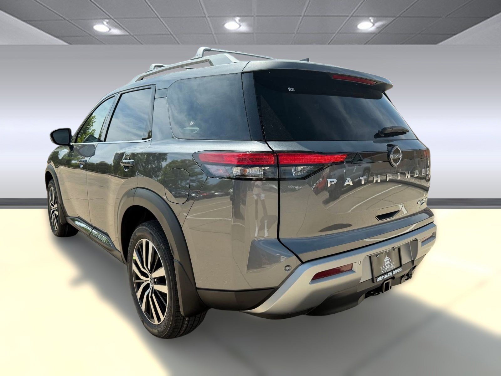 2025 Nissan Pathfinder SV photo 3