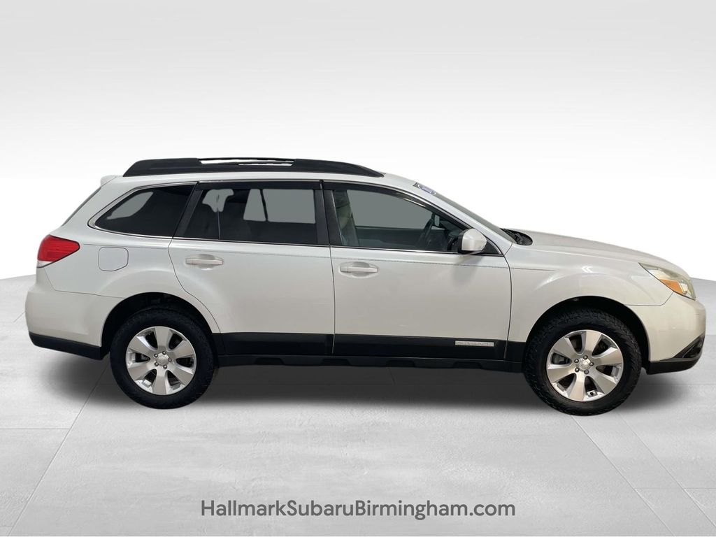 2011 Subaru Outback 3.6R photo 2
