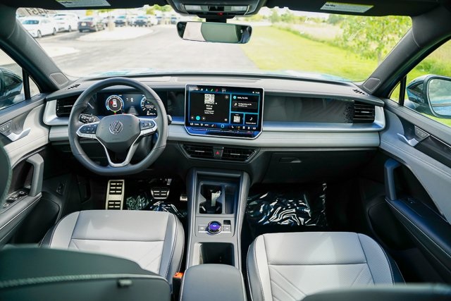 2025 Volkswagen Tiguan SE R-Line Black photo 24