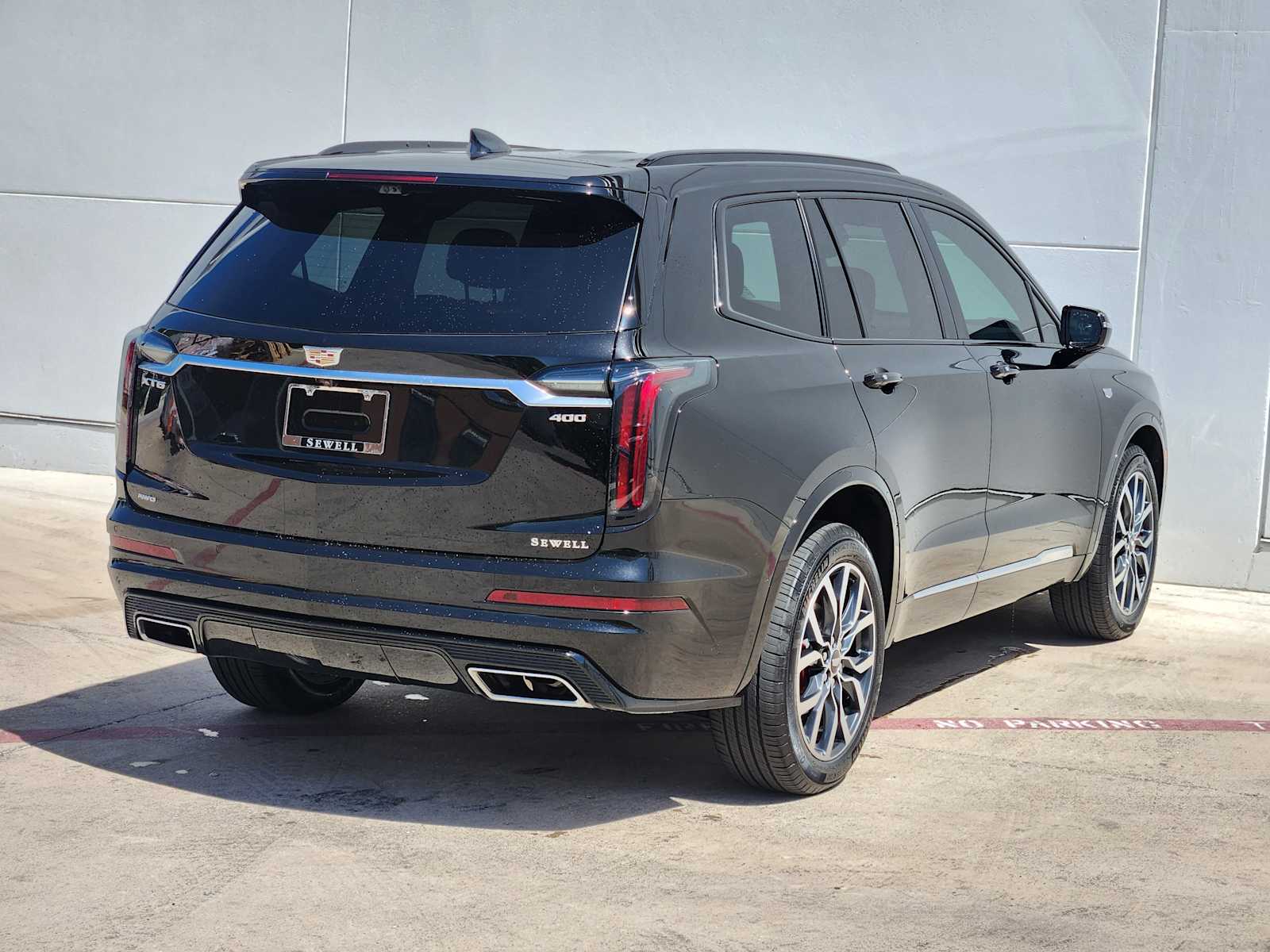 2025 Cadillac XT6 Sport photo 3