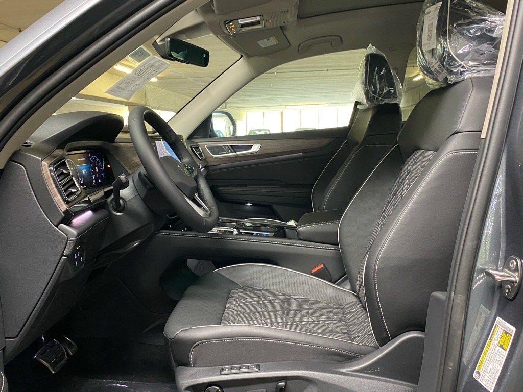 2025 Volkswagen Atlas SEL Premium R-Line photo 8