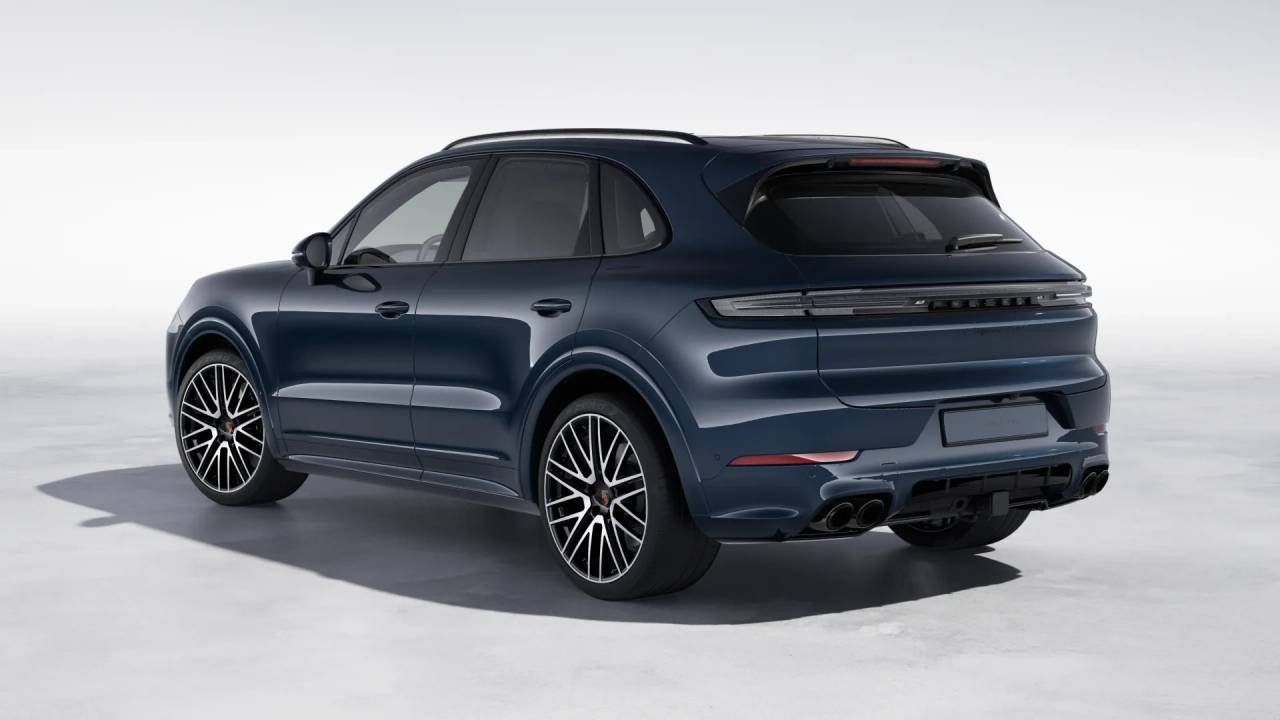 2025 Porsche Cayenne GTS photo 3