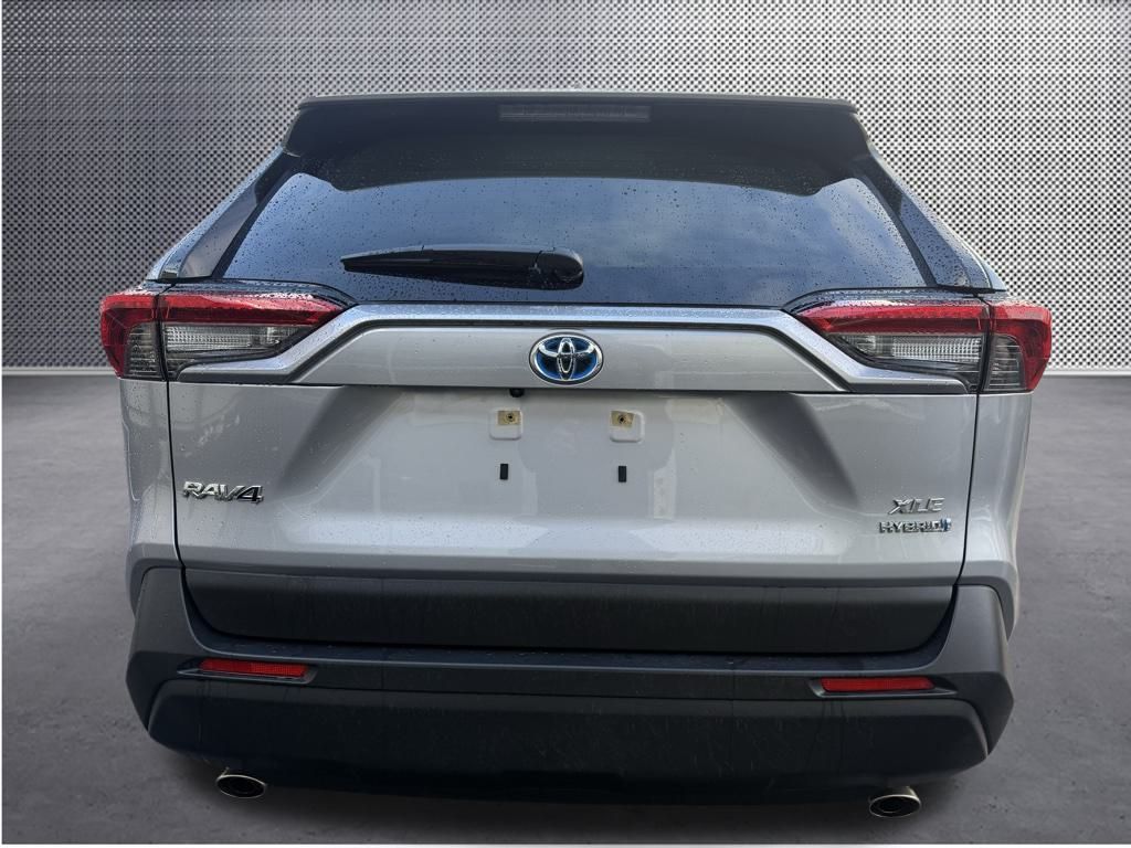 2023 Toyota RAV4 Hybrid XLE photo 4