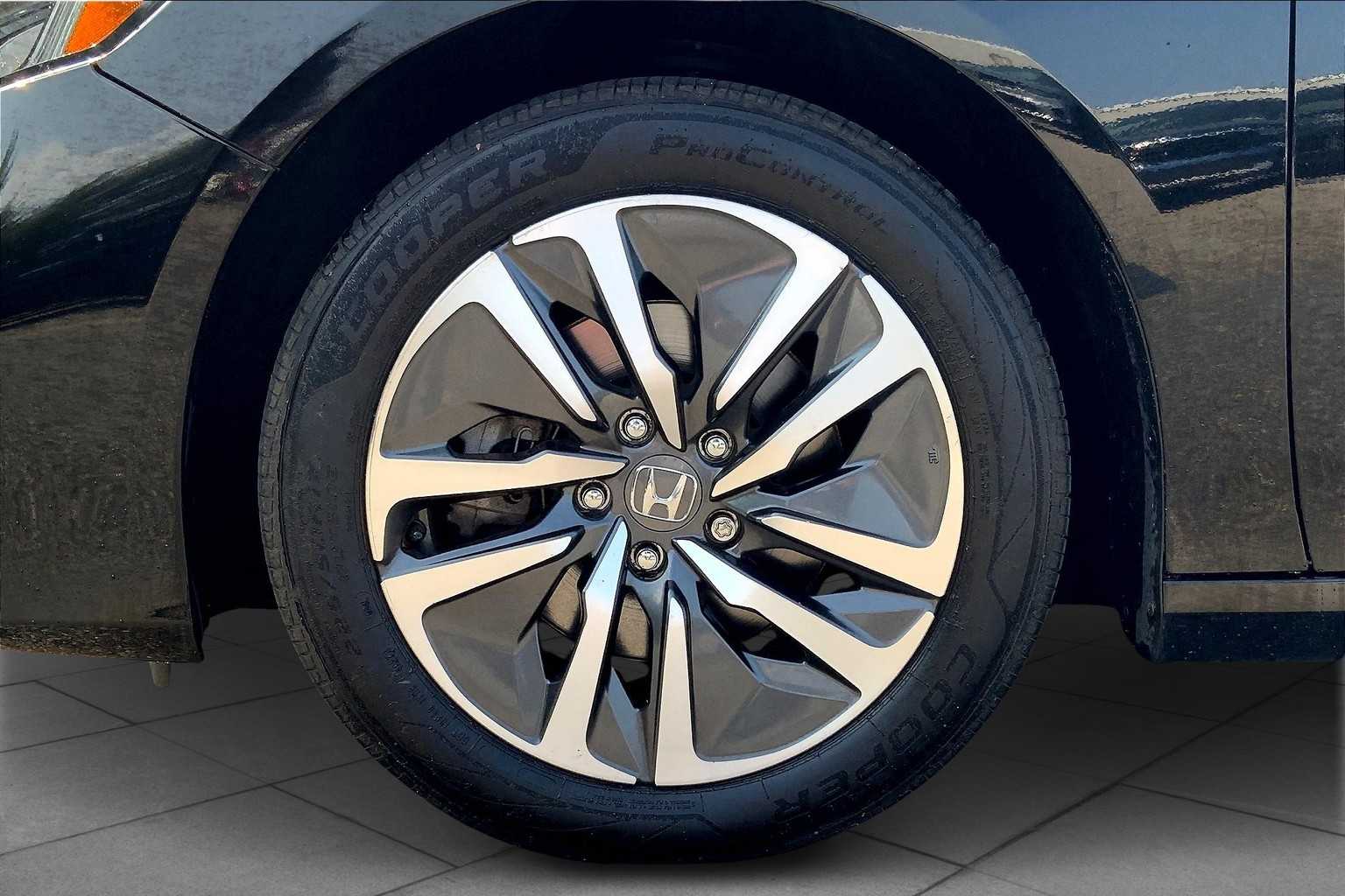 2022 Honda Accord Hybrid EX-L photo 9