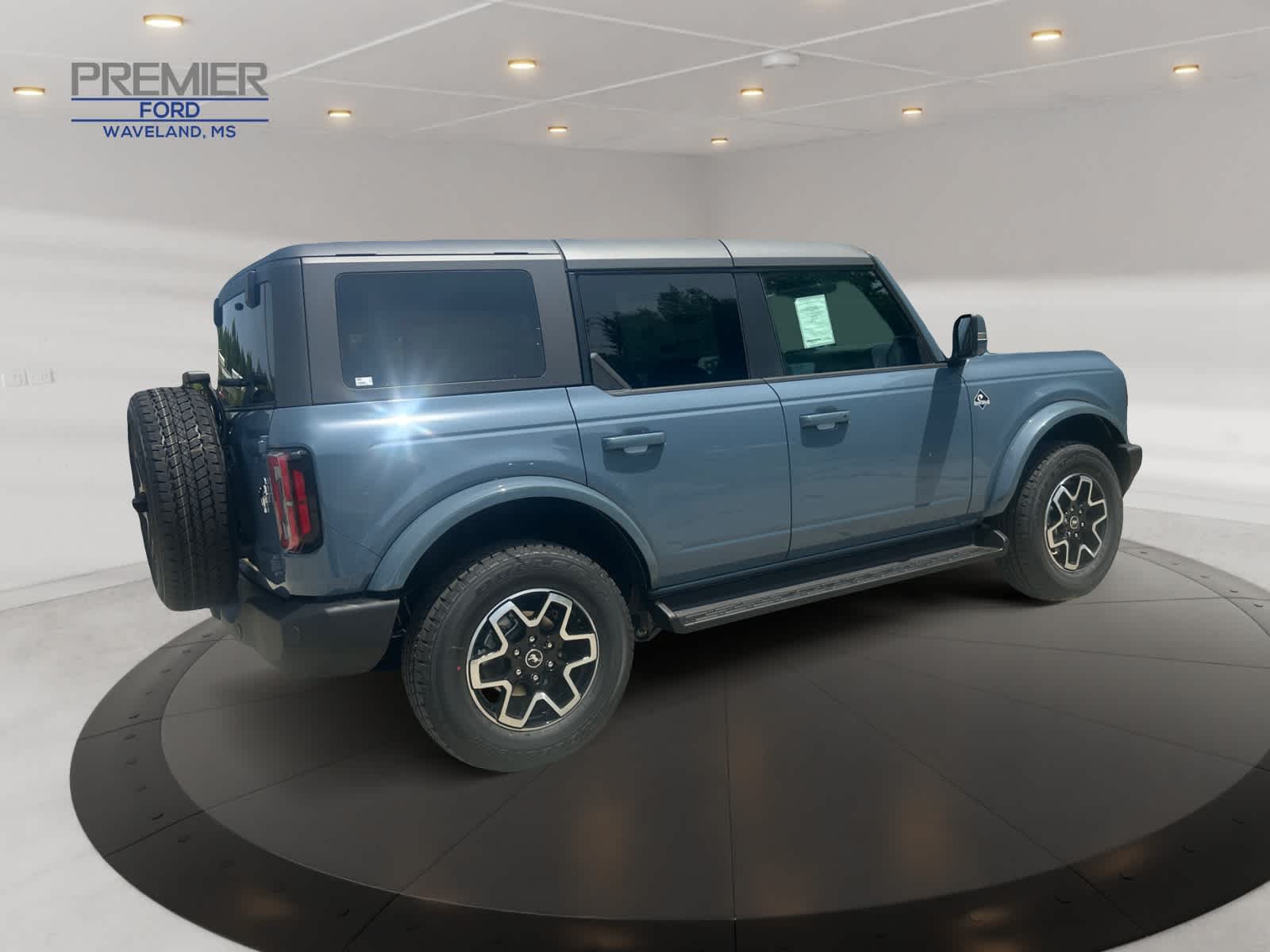 2025 Ford Bronco Outer Banks photo 5