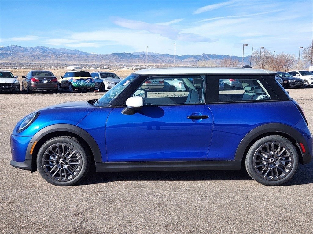 2025 Mini Cooper Hardtop photo 2