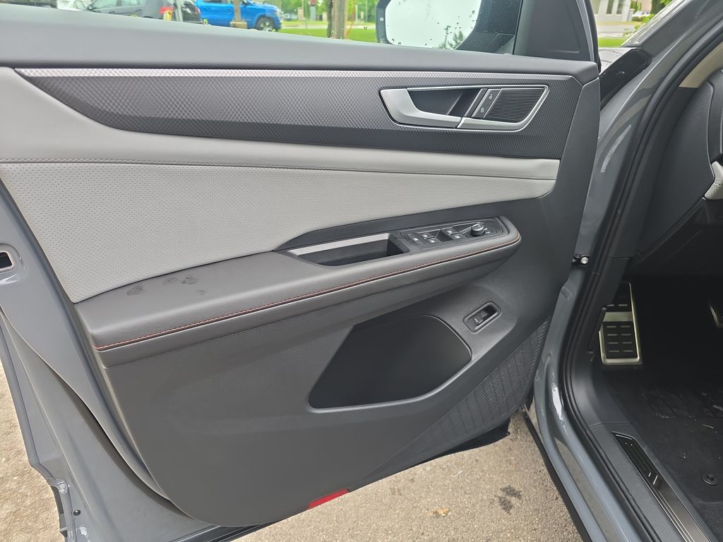 2025 Volkswagen Atlas Peak Edition SE photo 4