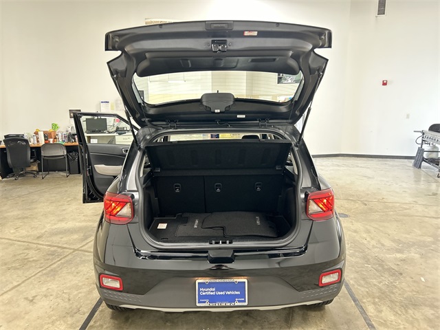 2025 Hyundai Venue SEL photo 36